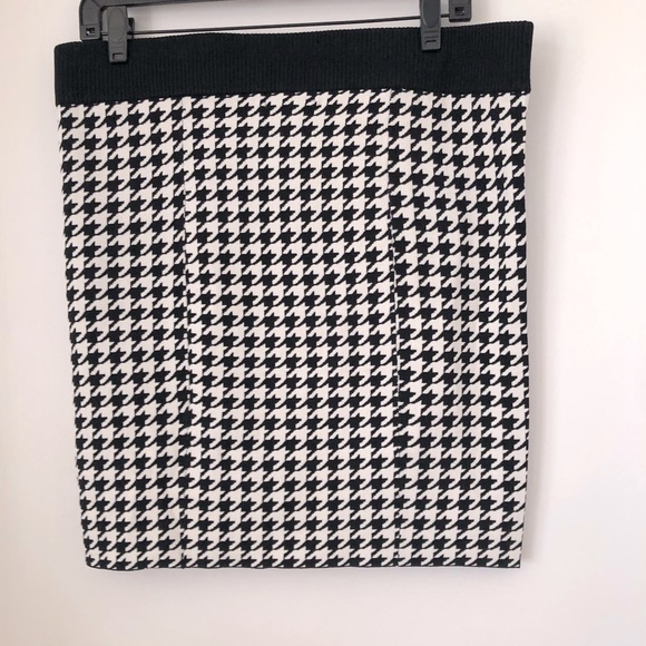 Good American short hood stocks skirt. Size 4 = XL - Picture 2 of 3